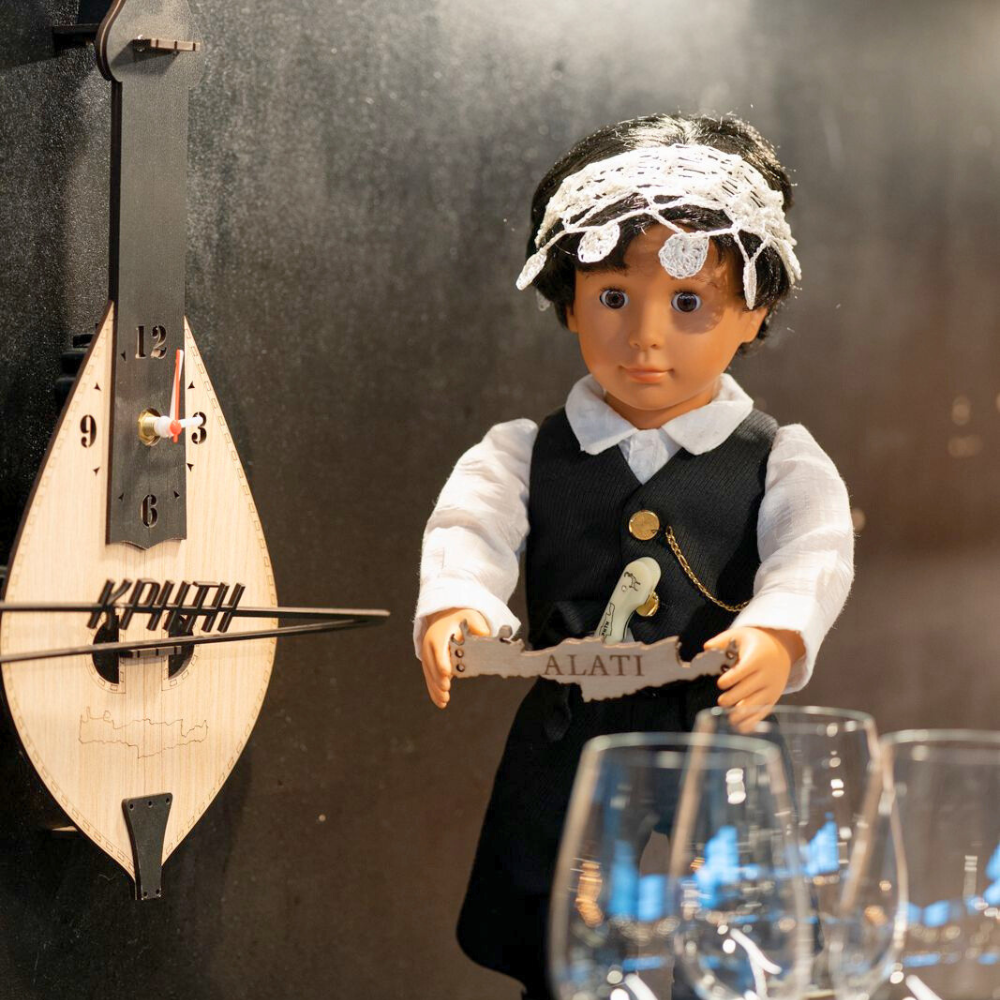 Griechische Dekoration - Traditionelle griechische Puppe