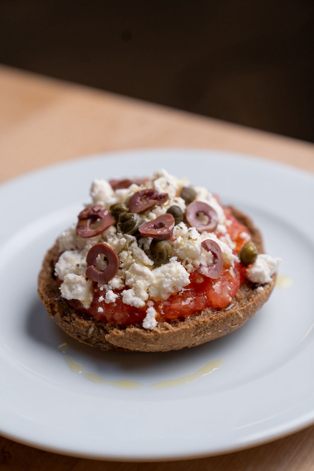 Dakos Bruschetta - Kretische Vorspeise mit Tomaten und Feta