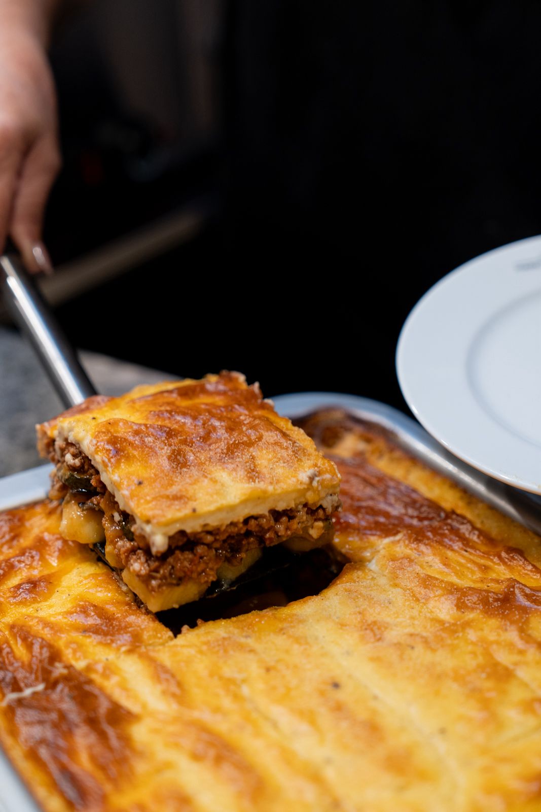Moussaka Portion - Cremiger griechischer Auflauf